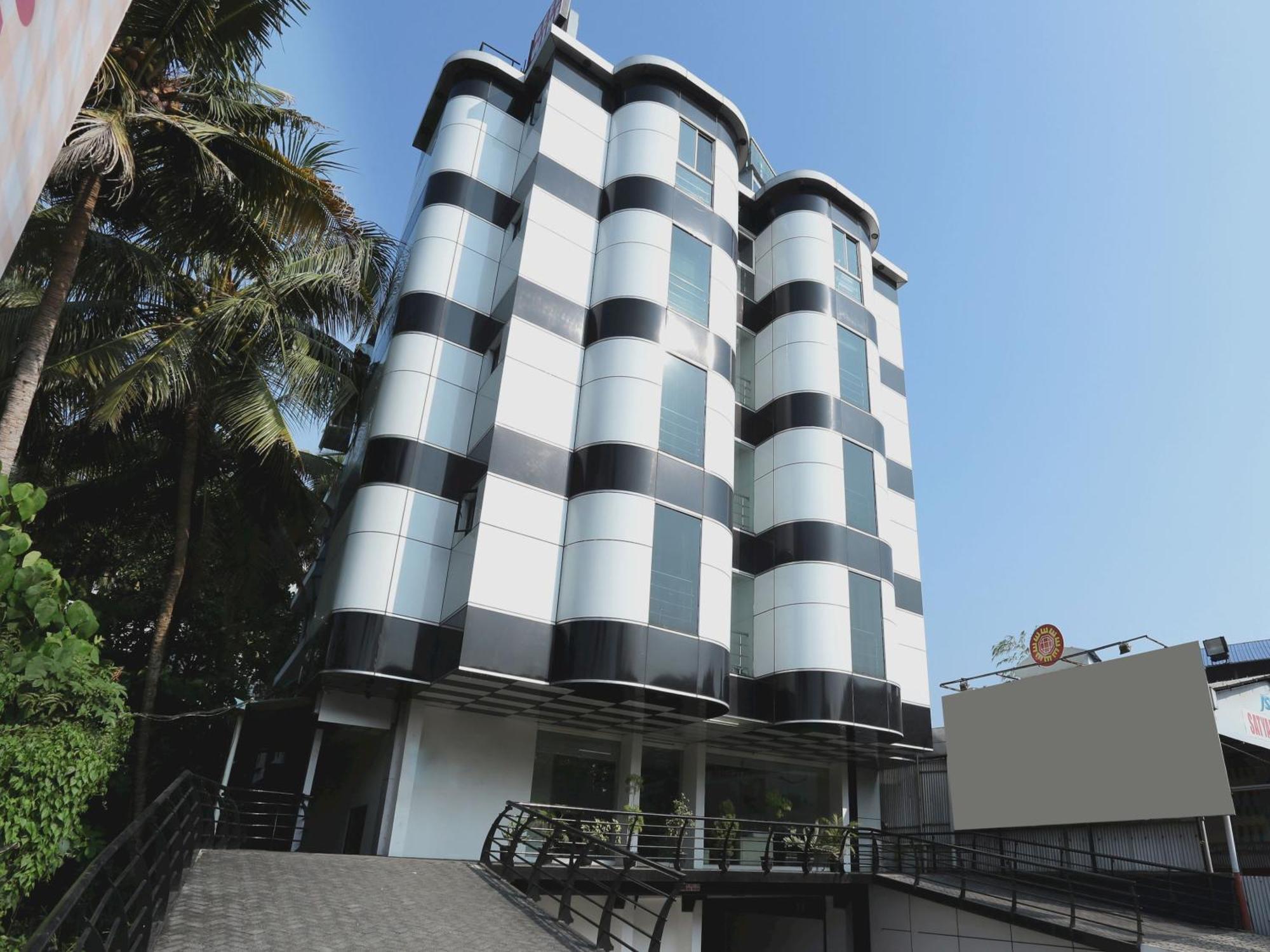 Hotel Super Townhouse Malabar Illam Kochi Exterior foto