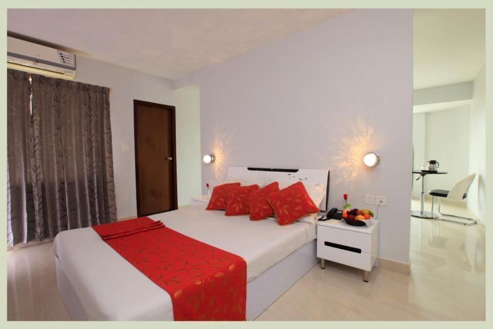 Hotel Super Townhouse Malabar Illam Kochi Exterior foto