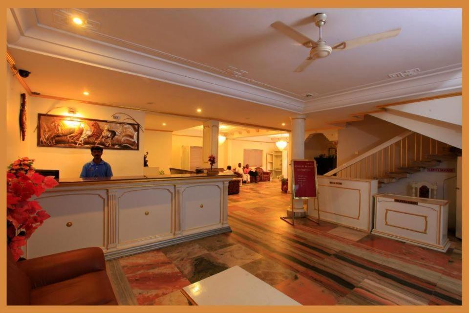 Hotel Super Townhouse Malabar Illam Kochi Exterior foto